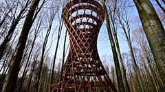 Dinamarca inaugura su torre 'eco-friendly' de 45 metros de altura en medio de un bosque