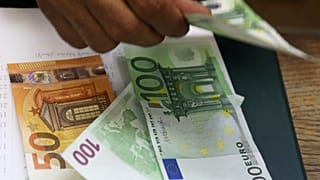 Κοντά στο χαμηλό επίπεδο ενός μήνα τα 10ετή ελληνικά ομόλογα