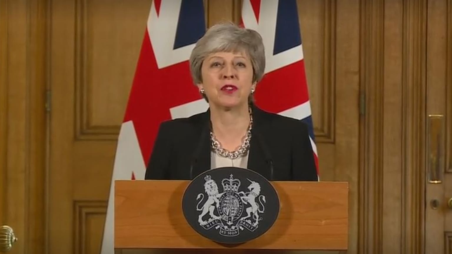 Brexit, May chiede un nuovo rinvio e apre ai laburisti
