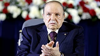 تحت ضغط الجيش الجزائري.. بوتفليقة يقدم استقالته