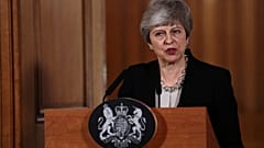 May pide un nuevo aplazamiento del Brexit y tiende la mano a Corbyn 