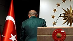 Tensioni a Istanbul, rissa durante un'intervista di Euronews