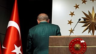 Tensioni a Istanbul, rissa durante un'intervista di Euronews