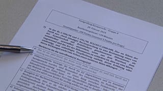 Έδωσαν εξετάσεις στη νομική με τις απαντήσεις από κάτω