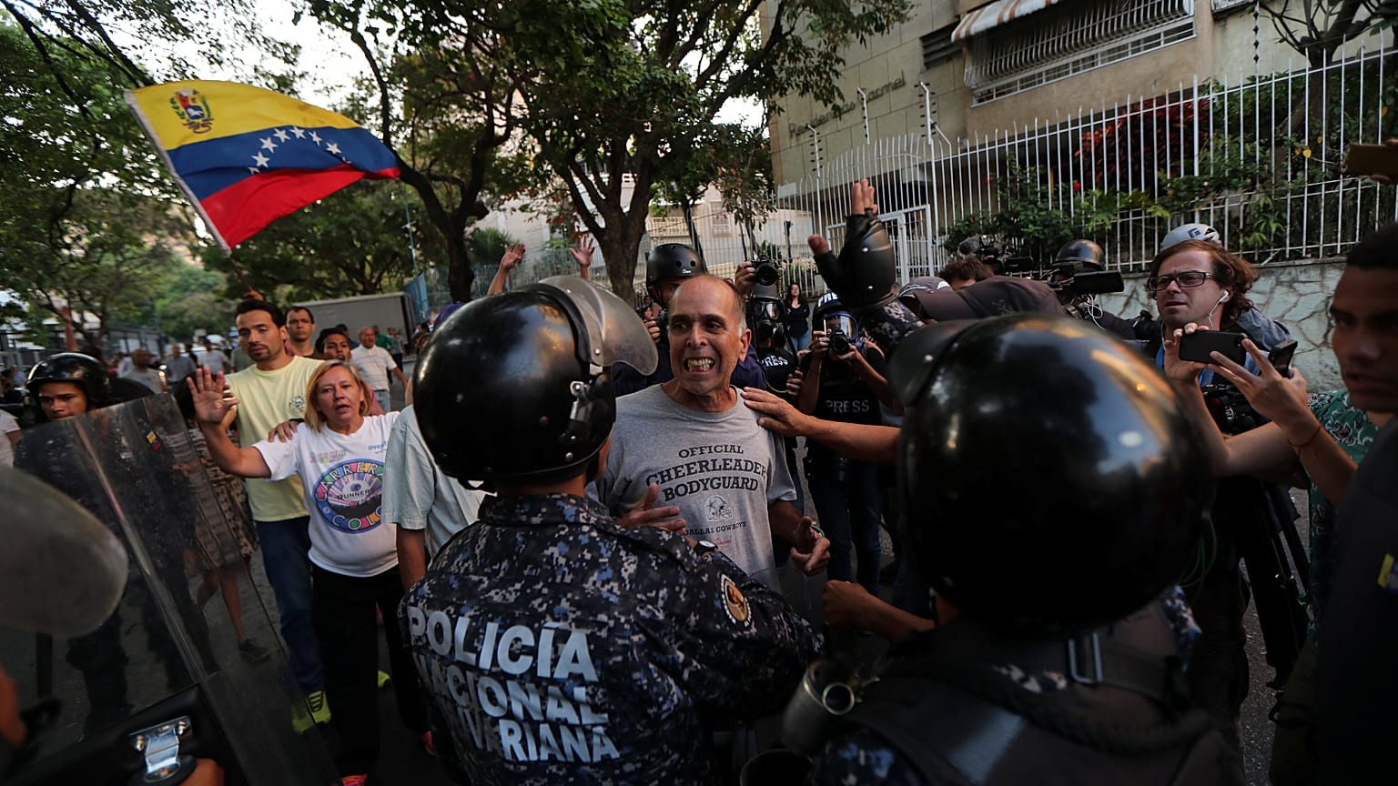 Tensión en Caracas entre manifestantes y policía (01/04/2019)