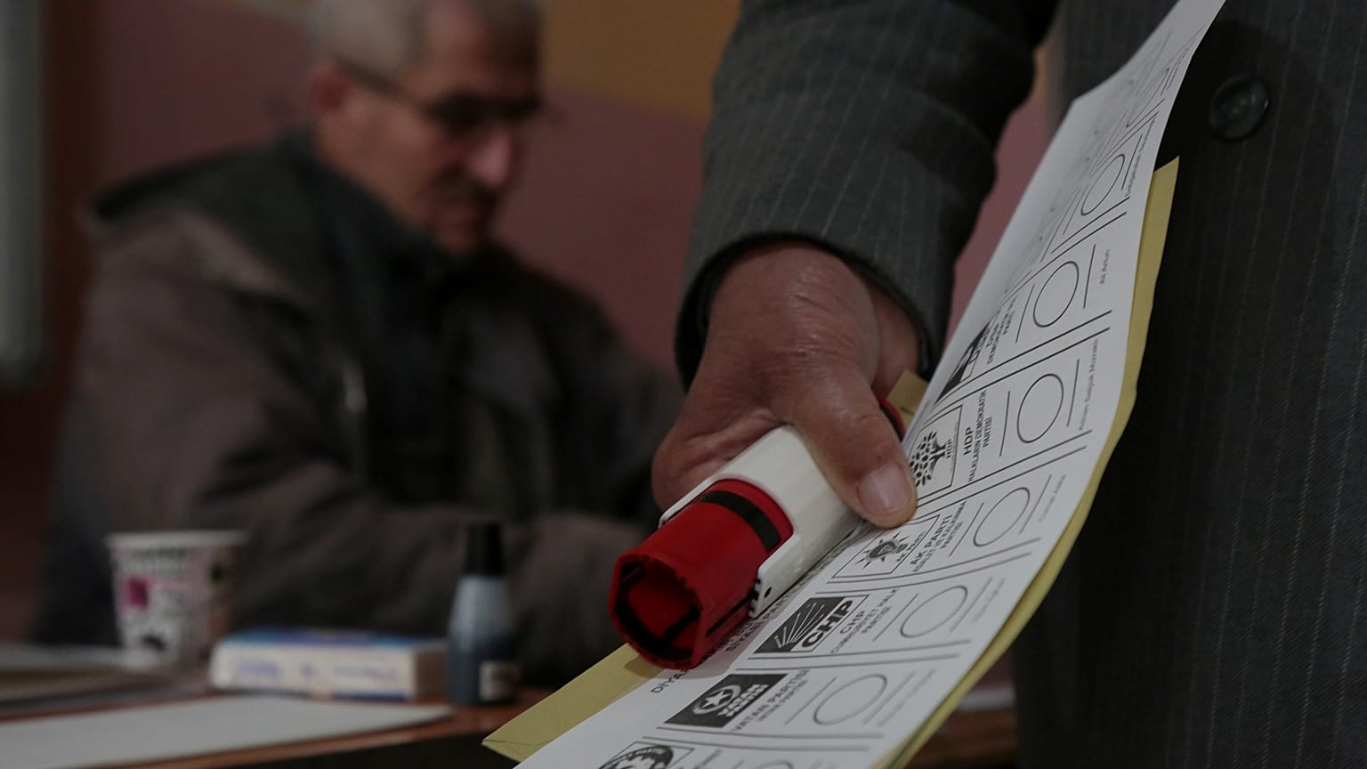 Belediye başkanlığına aday oldu, kendine bile oy vermedi, sıfır çekti