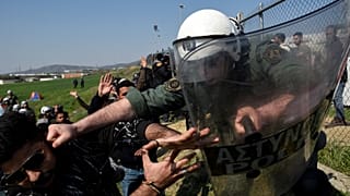 Θεσσαλονίκη-Διαβατά: Ένταση μεταξύ προσφύγων-μεταναστών και αστυνομίας