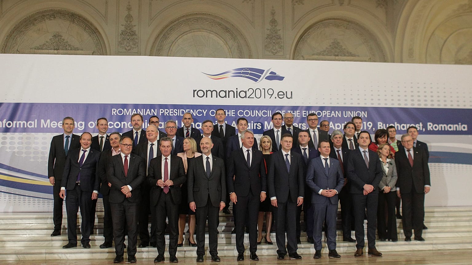Eurogroup: «Η Ελλάδα τιμά τις δεσμεύσεις της»