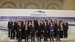 Eurogroup: «Η Ελλάδα τιμά τις δεσμεύσεις της»