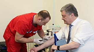Ποροσένκο - Ζελίνσκι έκαναν τεστ για αλκοόλ και ναρκωτικά
