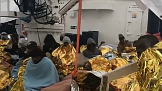 İtalya ve Malta limanlarını kapattı: Kurtarılan 64 göçmen denizde kaldı