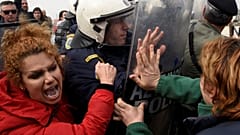  "Откройте нам!"