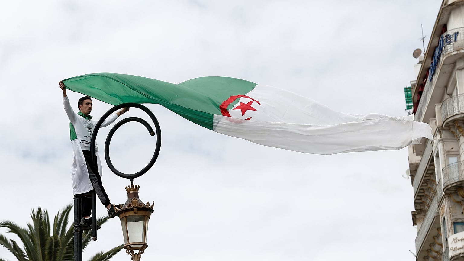 Nach Bouteflika-Rücktritt: „Die müssen alle weg“