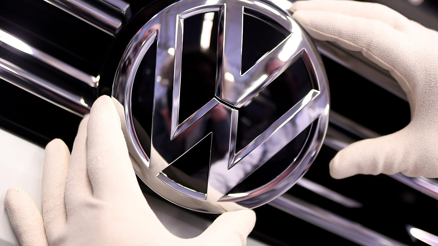 European Union says German carmakers colluded on emissions technology