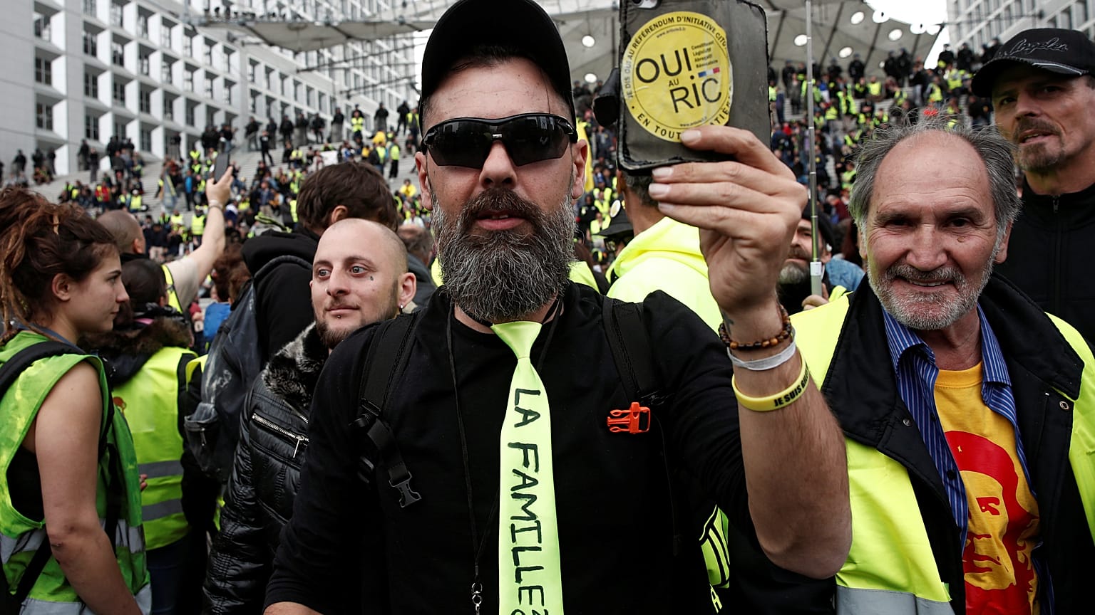 "Coletes Amarelos" exigem Referendo de Iniciativa Civil