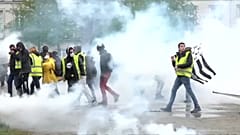 Protesters, police clash in Nantes on 21st round of 'yellow vest' demos