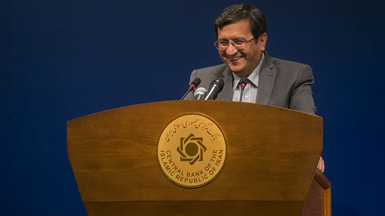 رئیس بانک مرکزی ایران: دلار بالای ۱۳ هزارتومان خریدار ندارد