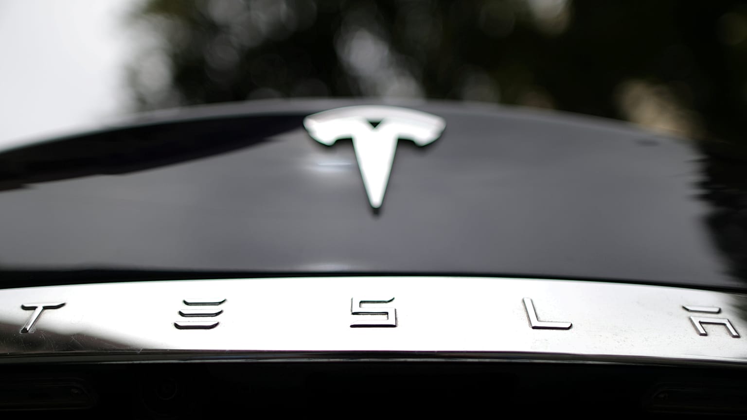 Tesla hisse satarak 2,5 milyar Dolarlık fon toplayacak