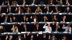 Abgeordnete des Europäischen Parlaments stimmen in Straßburg ab
