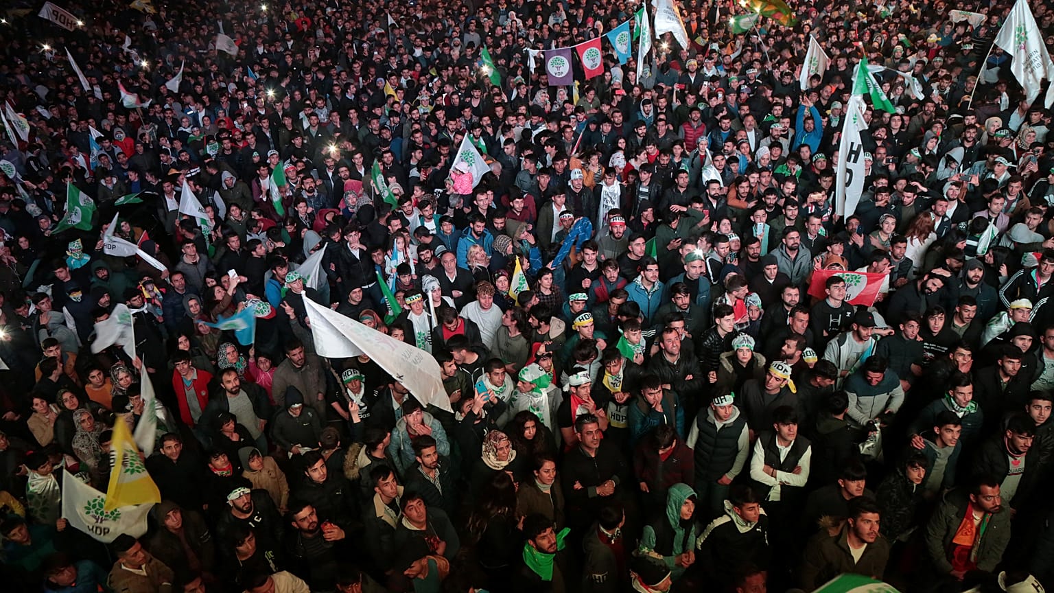 AK Parti eski milletvekili Kurt: Kürt seçmen "terbiye edici oy" kullandı 