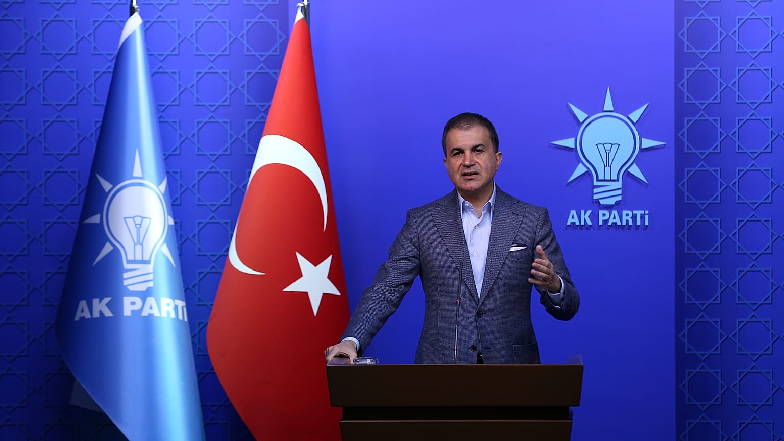 AK Parti Sözcüsü Çelik'ten Ekrem İmamoğlu'na tepki: Hesap makinesiyle gezeceğinize Anayasa ile gezin