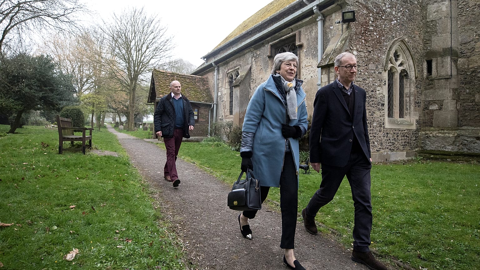 May spricht "zähneknirschend" mit Labour