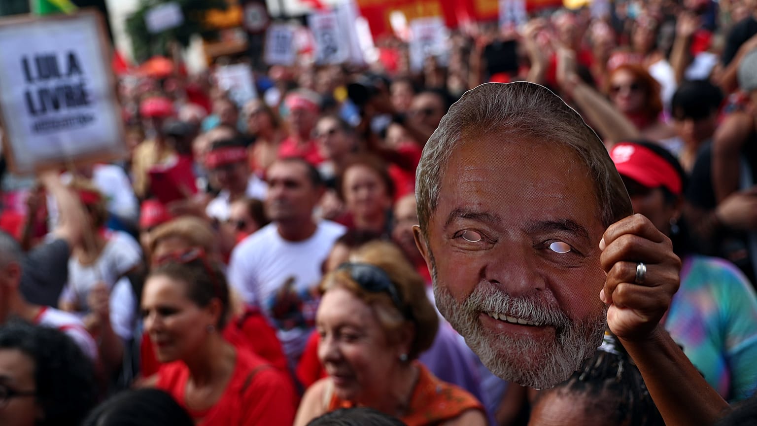 Protestas masivas en el primer aniversario de Lula da Silva en prisión 