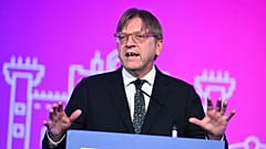 Verhofstadt megint odaszúrt Orbánnak és Salvininek, sőt Berlusconit is bírálta
