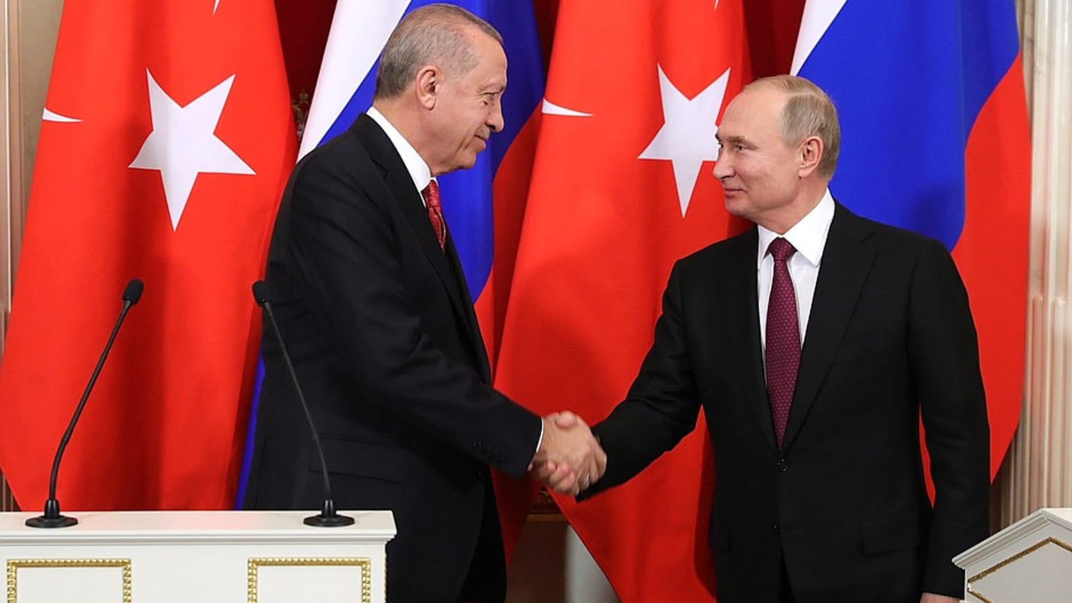 Recep Tayyip Erdogan (L) and Vladimir Putin on Jan 23, 2019