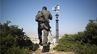 ۷ سال زندان برای کارمند کنسولگری فرانسه در اورشلیم به جرم قاچاق اسلحه