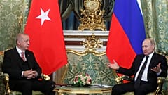 الرئيسان التركي رجب طيب ارودغان (يسارا) والروسي فلاديمير بوتين في موسكو