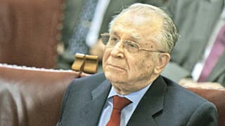 Eski Romanya Devlet Başkanı Ilyescu insanlığa karşı suç işlemekten yargı karşısında