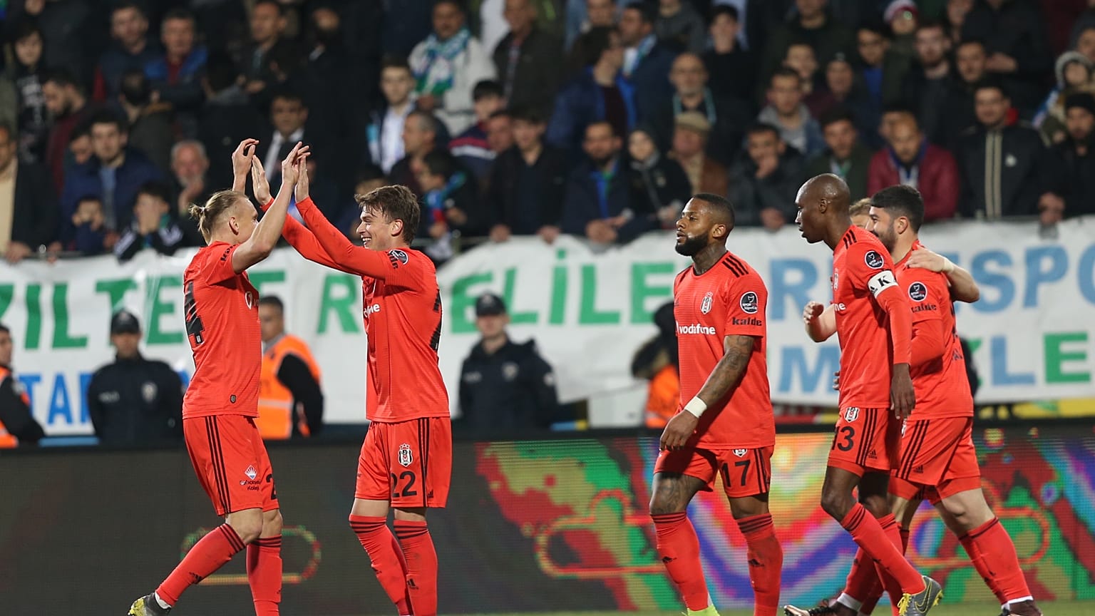Beşiktaş ile Rizespor'un karşılaştığı maçta sezonun gol rekoru kırıldı