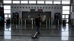 Η γερμανική αστυνομία μπλόκαρε 6,500 πρόσφυγες στα ελληνικά αεροδρόμια
