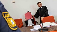 Yezidi kızı Güneş altında susuz ölüme terk eden Alman kadın 'savaş suçuyla' hakim karşısında