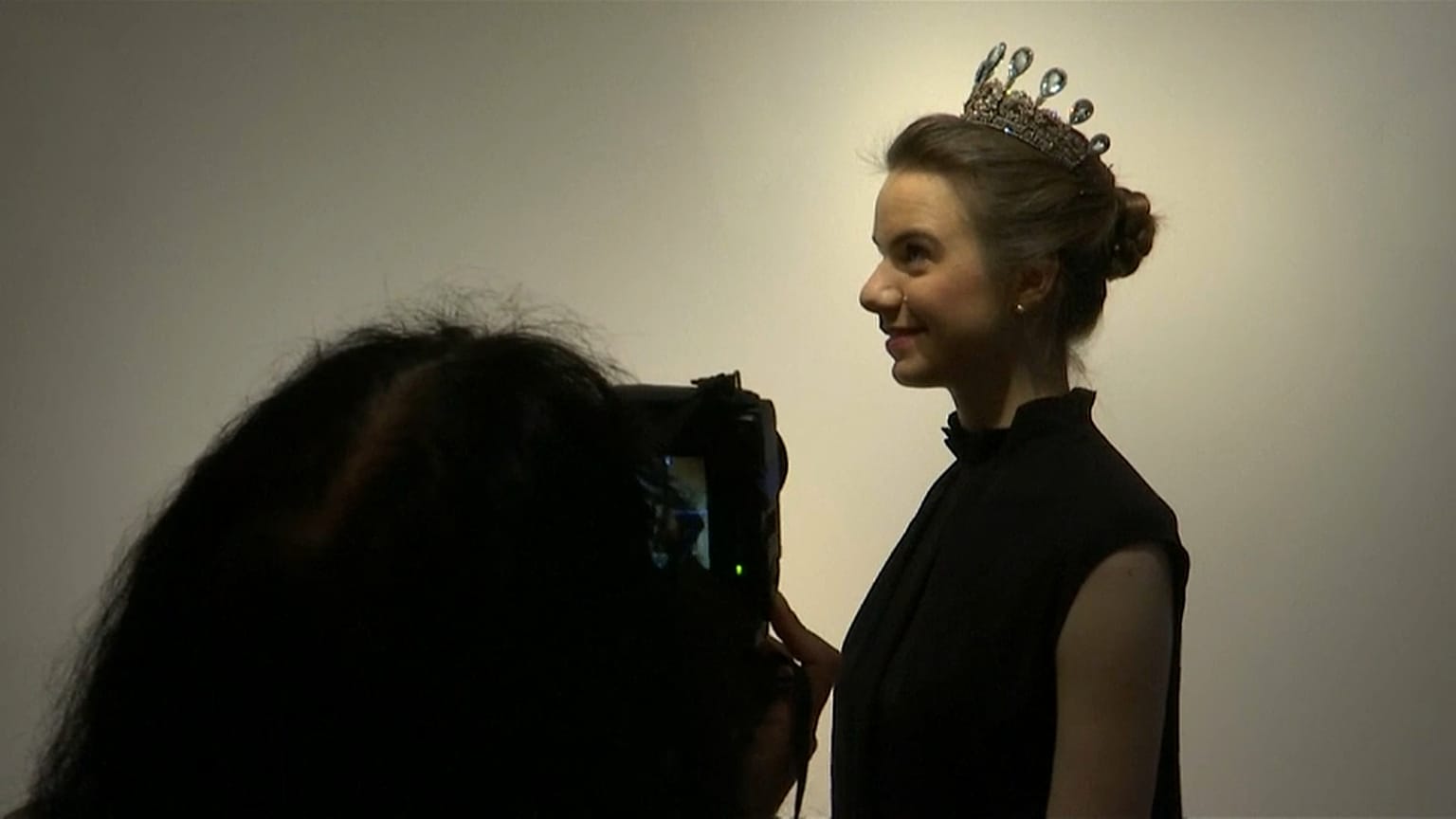 The tiara is expected to fetch up to €300,000