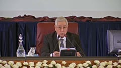 الرئيس الجزائري المؤقت بن صالح يتعهد بإجراء انتخابات وطنية شفافة ونزيهة
