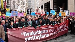 İnsan Hakları İzleme Örgütü: Tükiye'de avukatlar keyfi, sistematik ve toplu olarak cezalandırılıyor