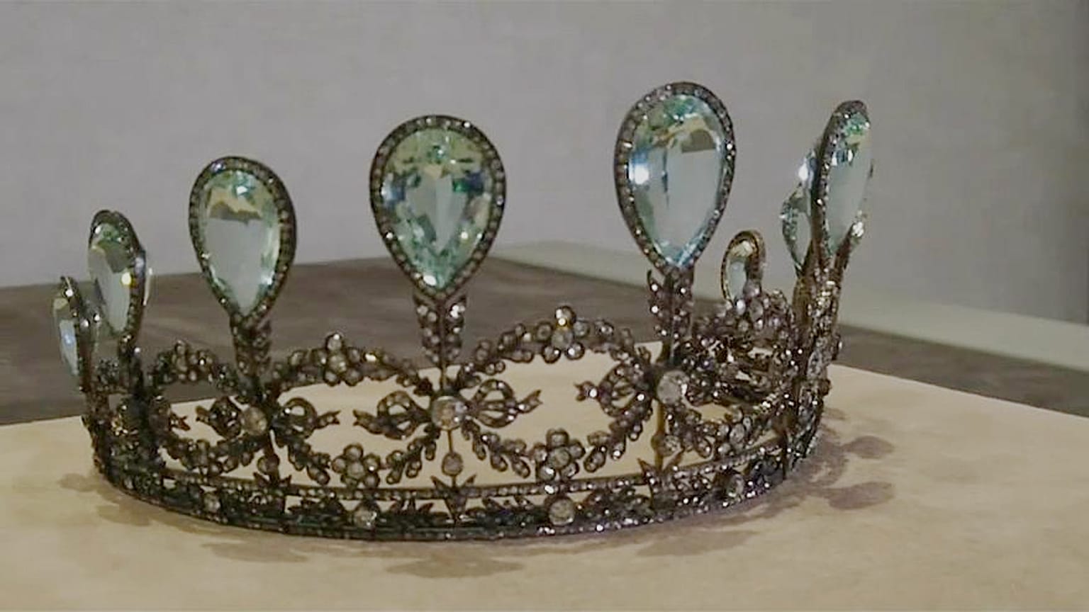 Igazi tiararitkaság bukkant fel a Fabergé cégtől