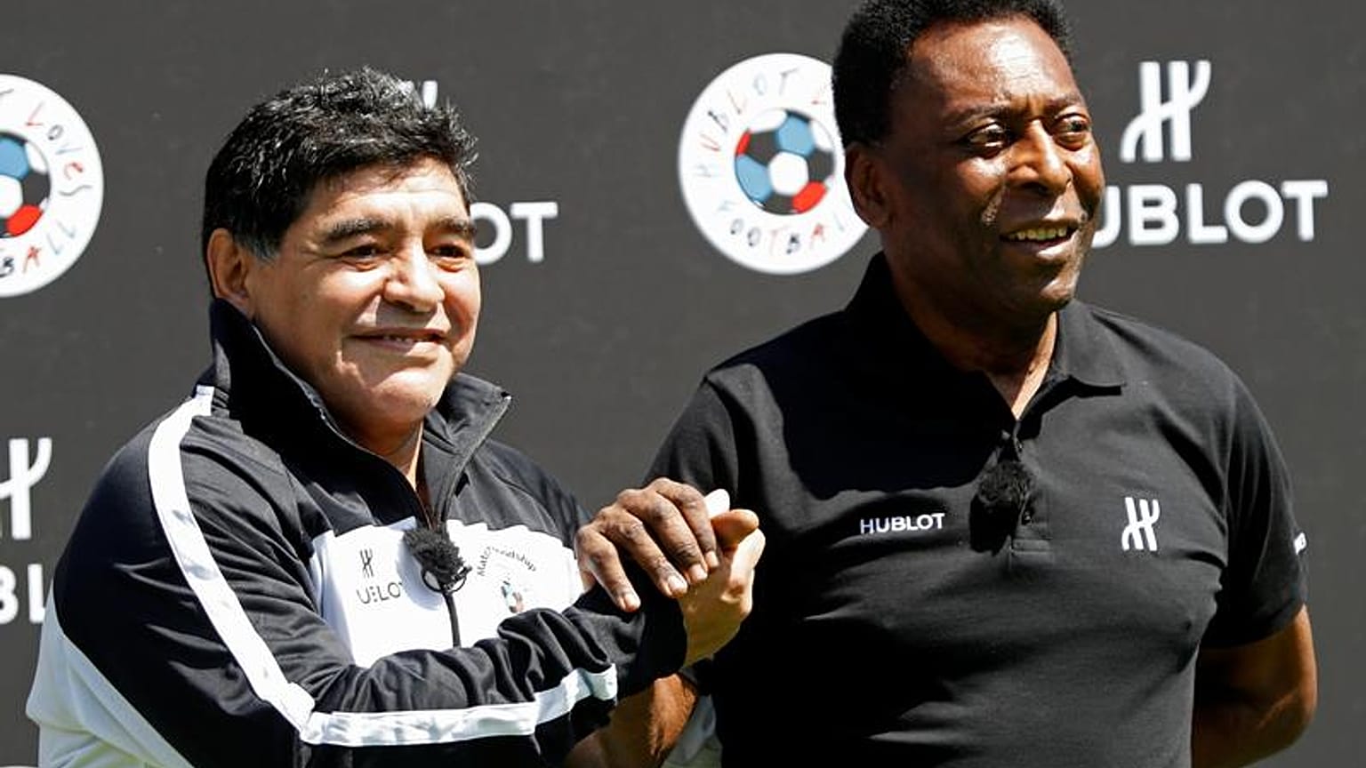 Maradona a Pelè: "Auguri di pronta guarigione"