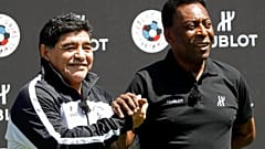 Maradona a Pelè: "Auguri di pronta guarigione"