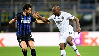 كاندريفا (يسار) خلال غحدى مباريات فريقه في الدوري الأوروبي