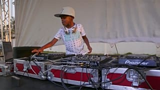 Le plus jeune DJ du monde captive les foules en Afrique du Sud