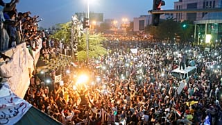 Protestors call for the resignation of Omar al-Bashir
