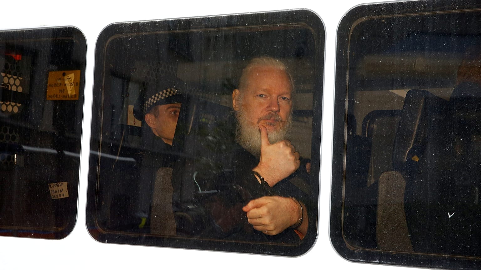 U.S. lawmakers call for immediate extradition of Assange