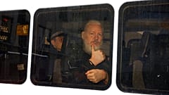 U.S. lawmakers call for immediate extradition of Assange