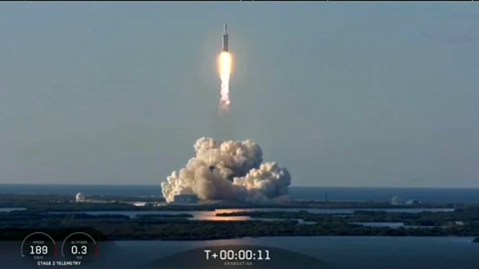 Mission doublement réussie pour SpaceX et sa Falcon Heavy 
