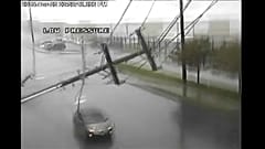 Sturm haut Strommasten um