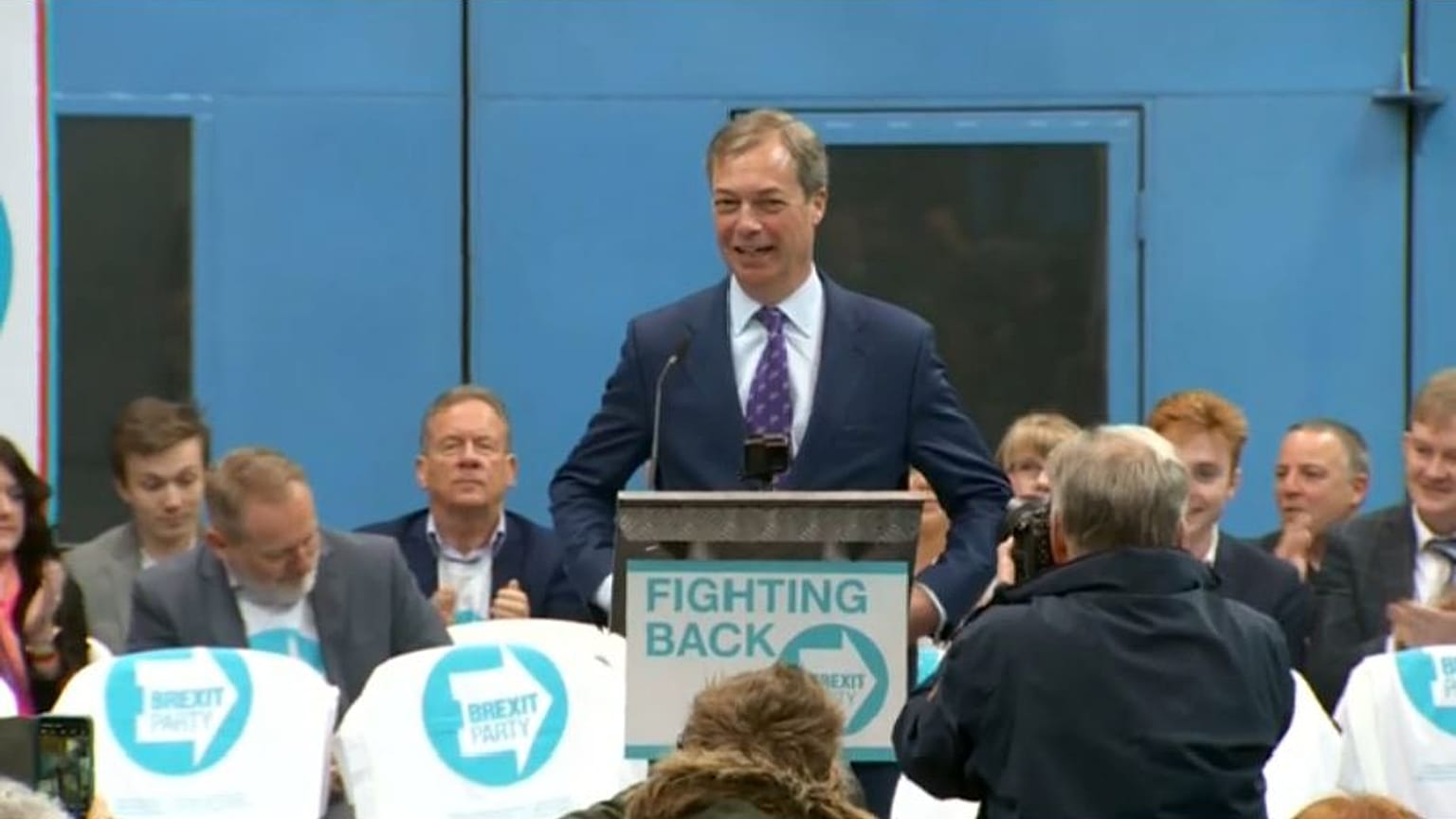 Farage vuelve a la carga