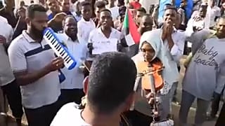 MIles de sudaneses siguen en la calle exigiendo democracia en Sudán